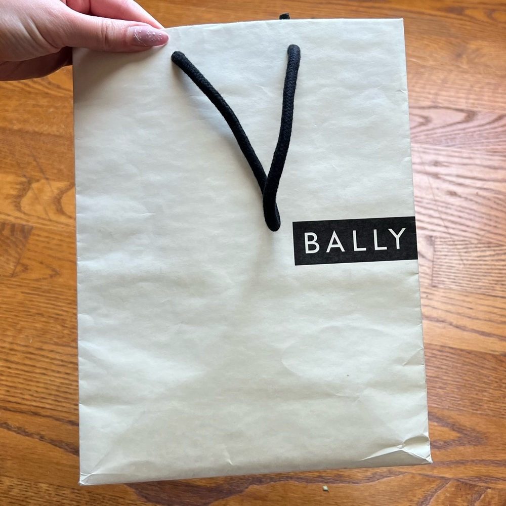 ⚪️BALLY: Small white w/black logo, authentic shopping bag in preloved condition. - Picture 2 of 13